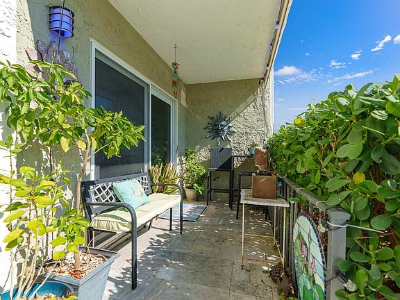5th image of 3004 NE 5th Terrace #104C