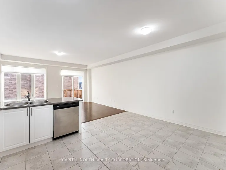 84 Fortis Cres — Photo 9