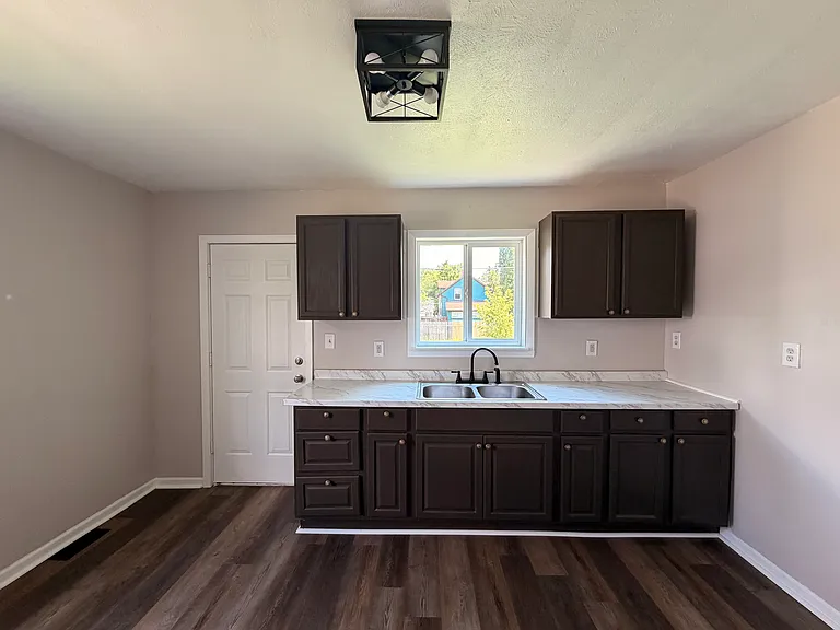 317 Eldred Ave — Photo 16