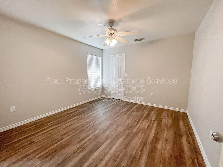 5402 Marshall St #B — Photo 9