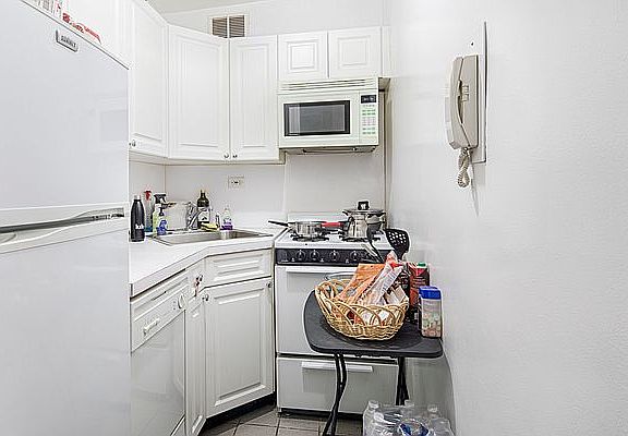 5th image of 136 E 56th St APT 3C