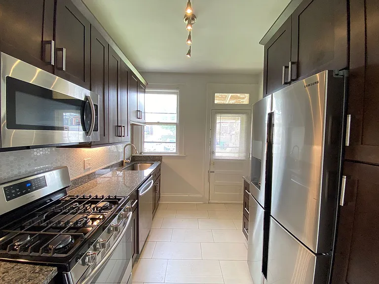 W Greenwood Ave 64-70 GW2 — Photo 4
