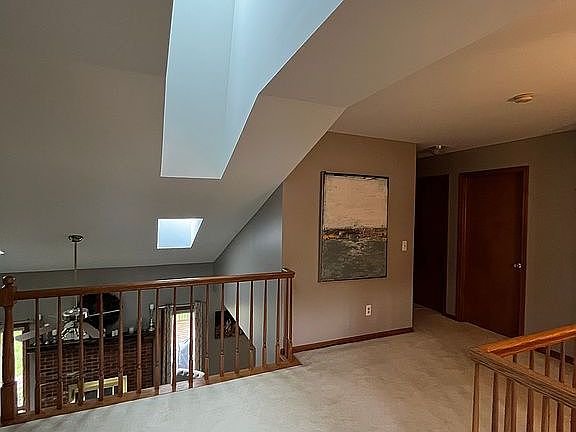 4th image of 492 Essex Dr