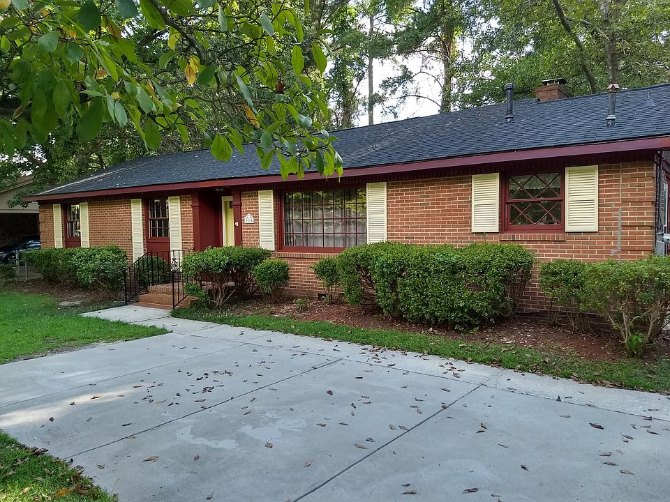 Having friends over? There's lots of Paved Parking !