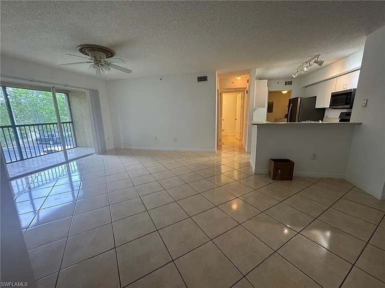 8930 Colonnades Ct E #627 — Photo 2