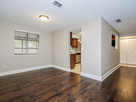 5th image of 602 Cedar Grove Dr