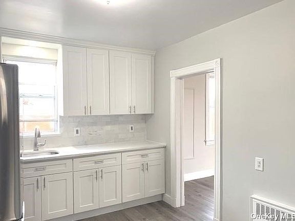 5th image of 15-32 Clintonville St #2