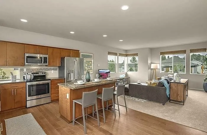 302 Chelan Ave NE — Photo 2