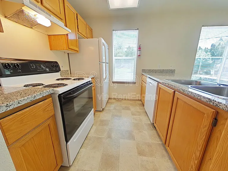 2960 NW Tyler Ave #201 — Photo 3
