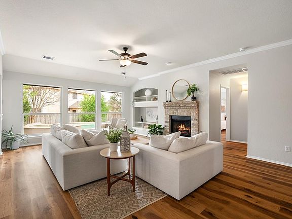 4th image of 2203 Four Hills Ct
