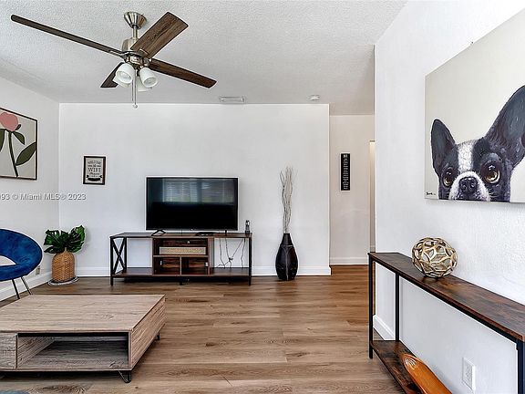 4th image of 1017 SW 30th St #1017