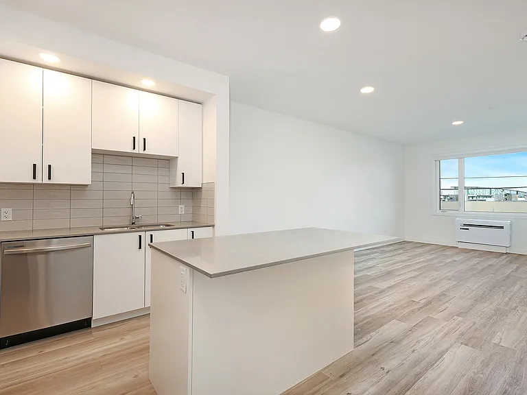 411 Wembley Rd — Photo 13