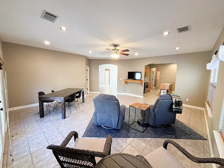 304 Deer Hollow Dr — Photo 5