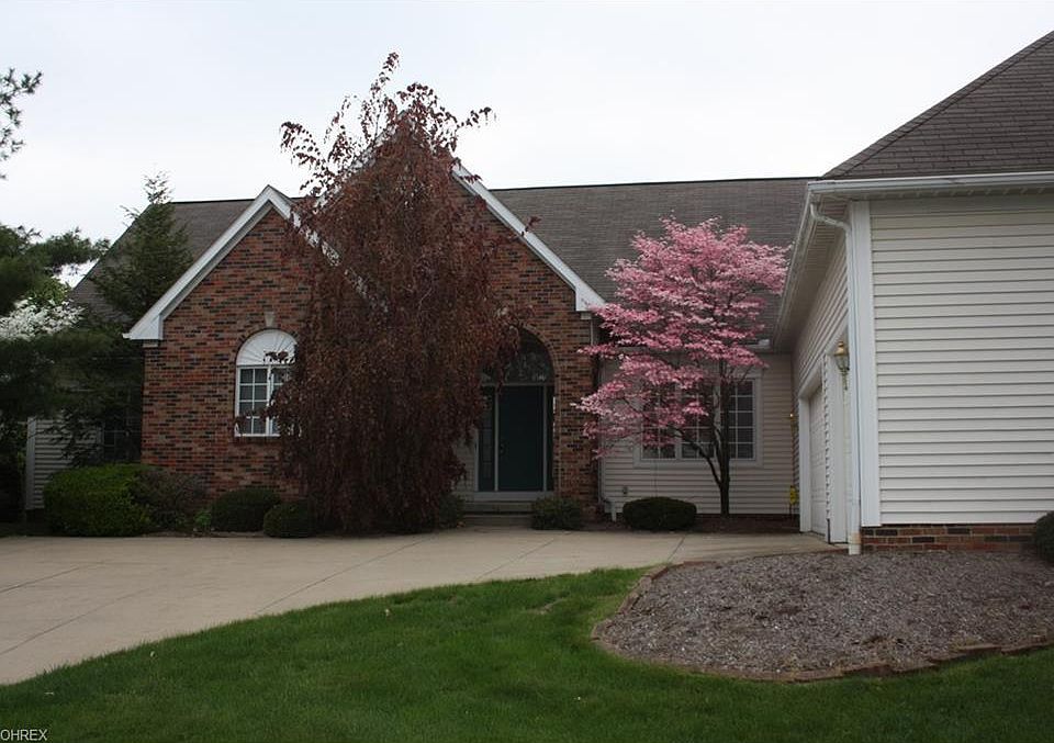 1st image of 321 Lake Pointe Dr