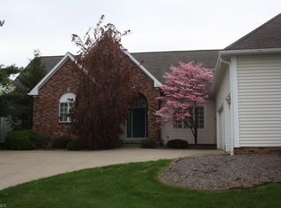 321 Lake Pointe Dr, Akron, OH 44333
