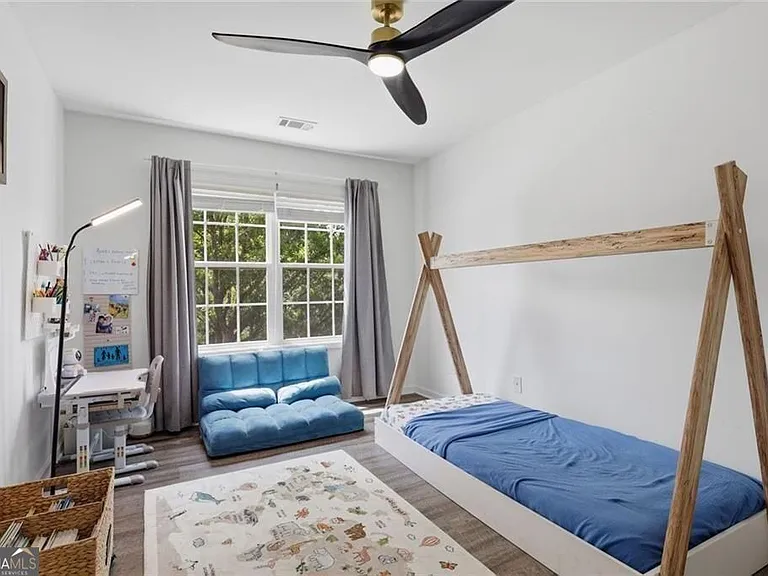 2540 Lansing Ln — Photo 17