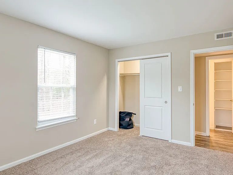 Colonial Towne Apartments — Photo 10