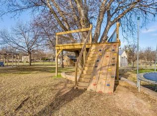 245 Fossil Rock Dr, Azle, TX 76020