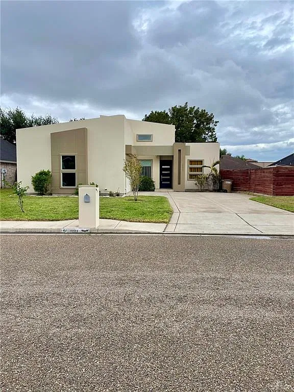 3 bed, 2.0 bath, 1813 sqft, $2,000 — Photo 4