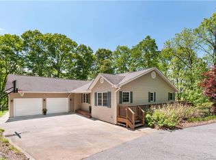 1030 Redfield Dr, Clyde, NC 28721