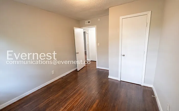 224 13th Ave NE — Photo 11