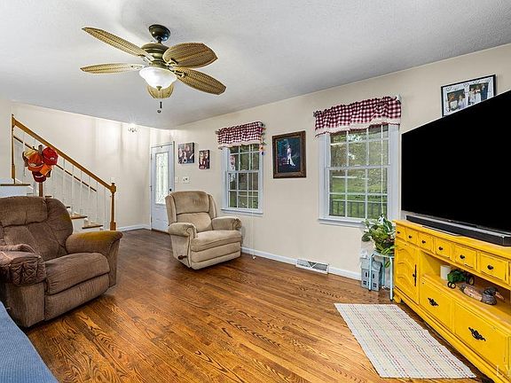 4th image of 185 Lakehaven Pl