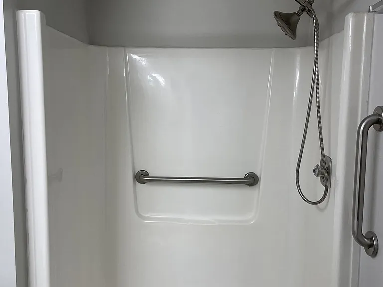 2121 Collier Ave — Photo 5
