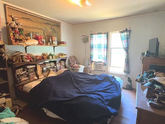 5th image of 981 15th St NE