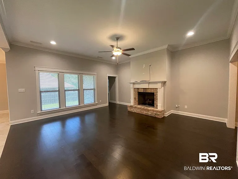 253 Hawthorne Cir — Photo 5