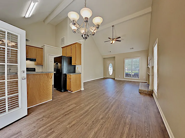 3916 Wakefield Dr — Photo 4