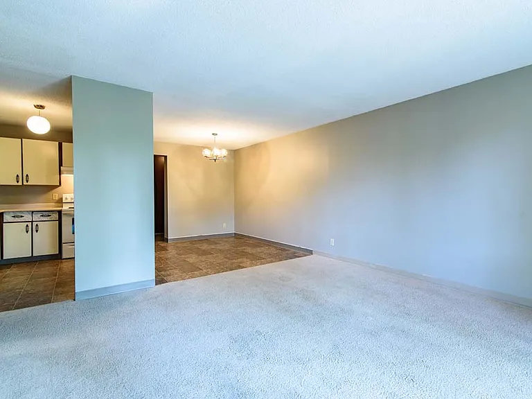 30 Strauss Dr — Photo 7