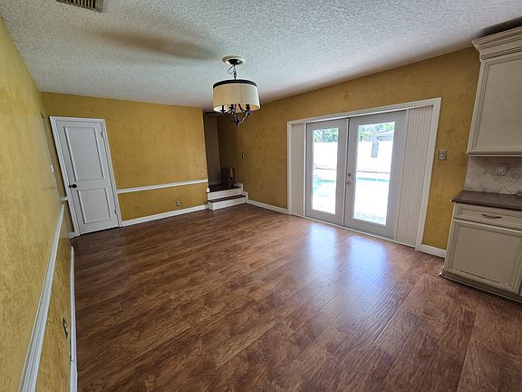 eat in kitchen area, French doors to pool area