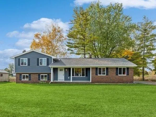 44 Brookfield Dr, Oxford, MI 48371