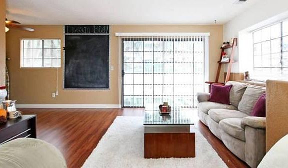 3rd image of 195 Las Flores Dr APT A