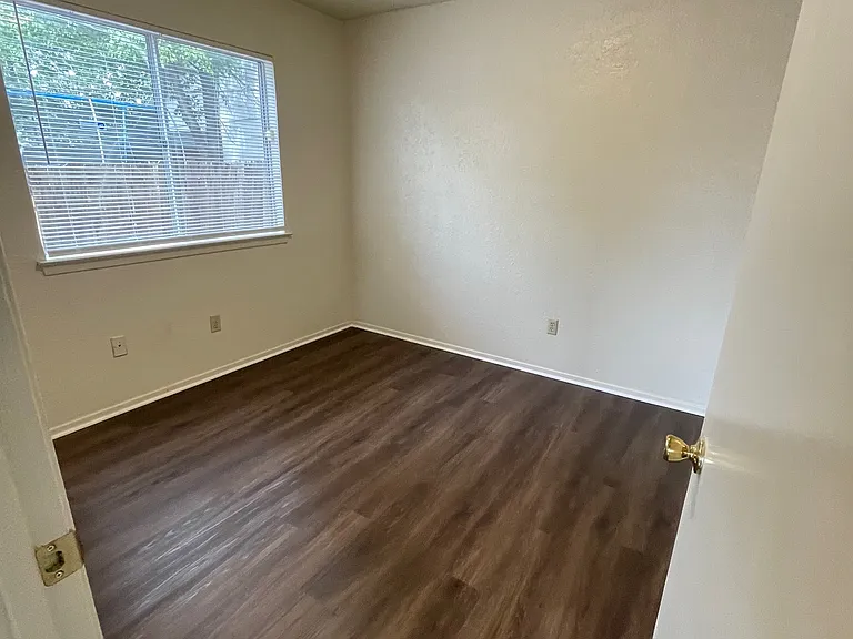 7603 Woodstone Cv #B — Photo 17