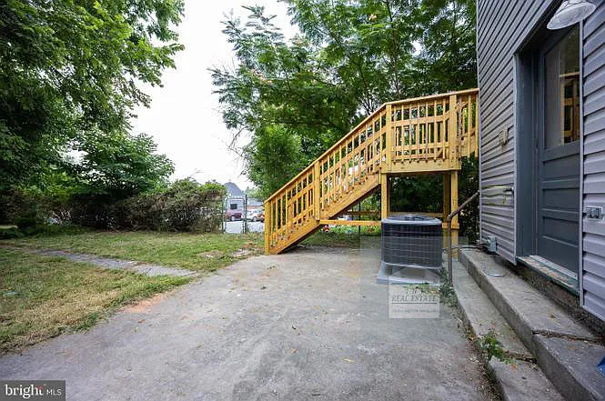 209 E Martin St #B — Photo 29