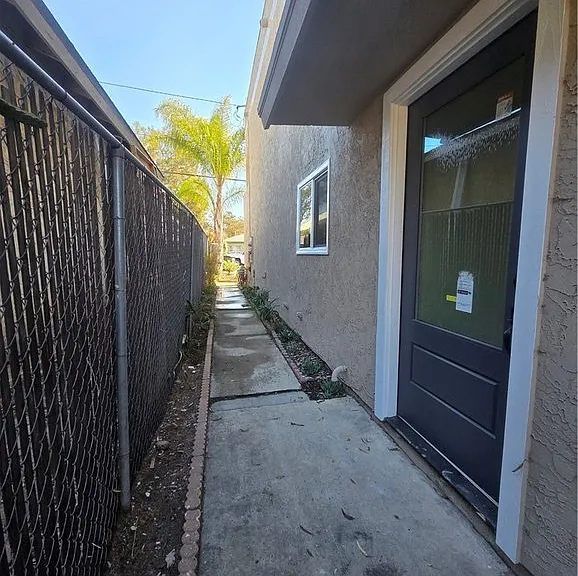 3942 Manzanita Dr — Photo 2