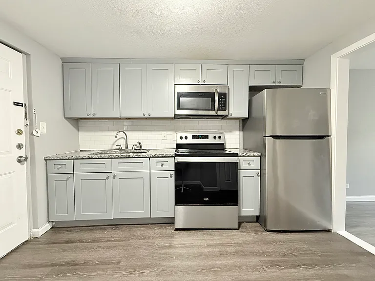 601 Francine Dr #B — Photo 2