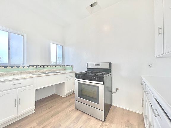 2nd image of 1121 W 64th St #1/2