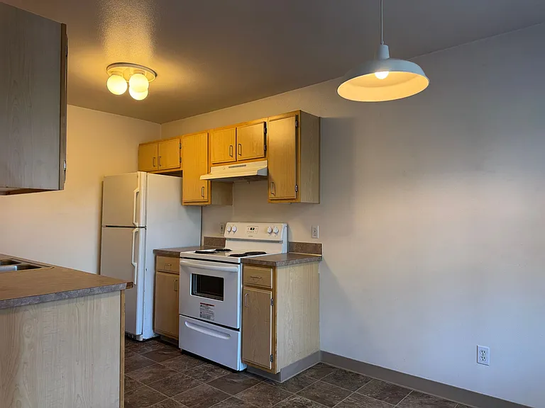 Quiet 2-Bed 2-Bath Apartments Close to WOU with Beautiful Landscaping In-Unit Washer/Dryer — Photo 13