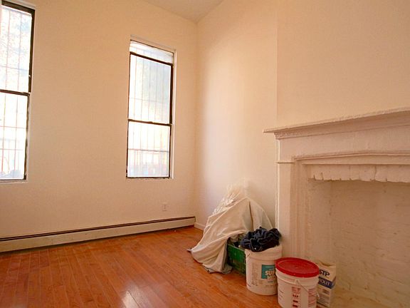 4th image of 178 Meserole St APT 1L