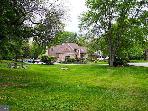 4th image of 4 E Spring Oak Cir