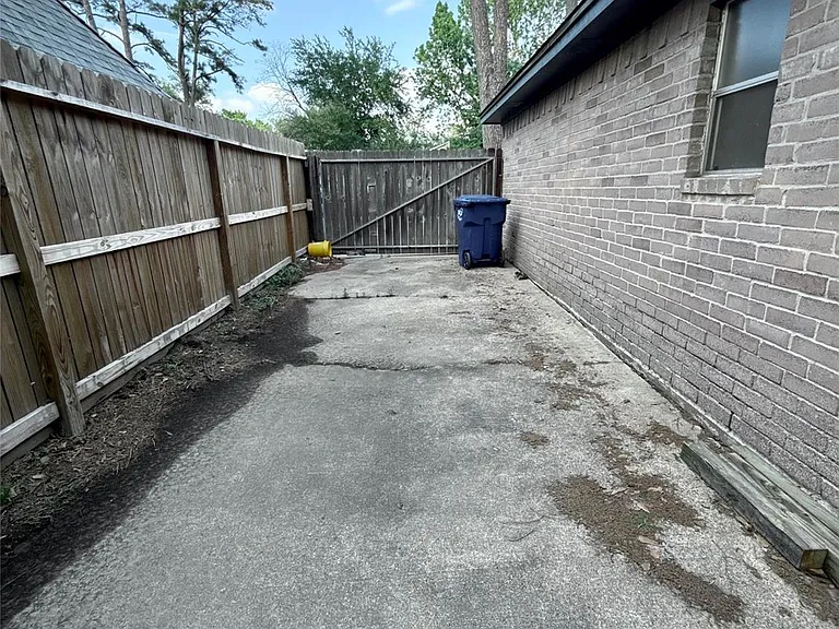 17719 Windy Point Dr — Photo 31