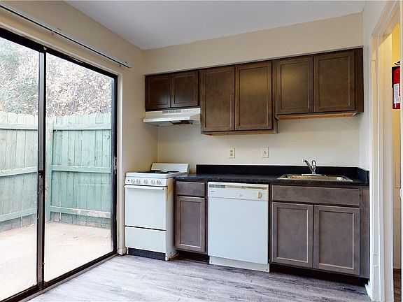 5th image of 725 Peppertree Dr #23