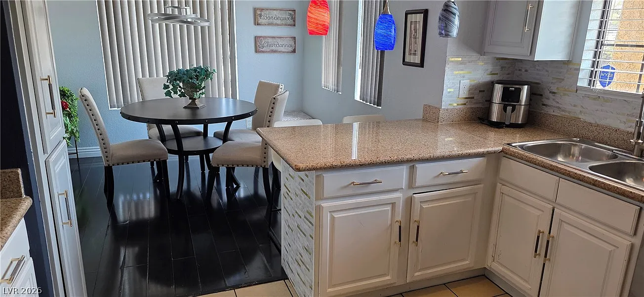2 bed, 2.0 bath, 997 sqft, $1,750 — Photo 2