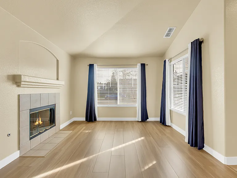 8795 Monterey Oaks Dr — Photo 11