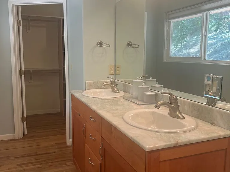 495 Jennifer St — Photo 9