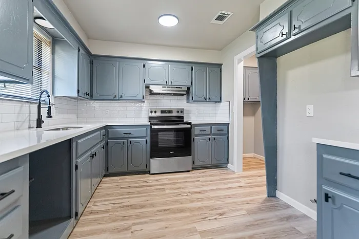1101 S Bouziden Dr — Photo 5