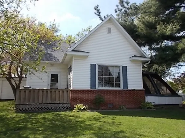 1 Cedar St, Pana, IL 62557