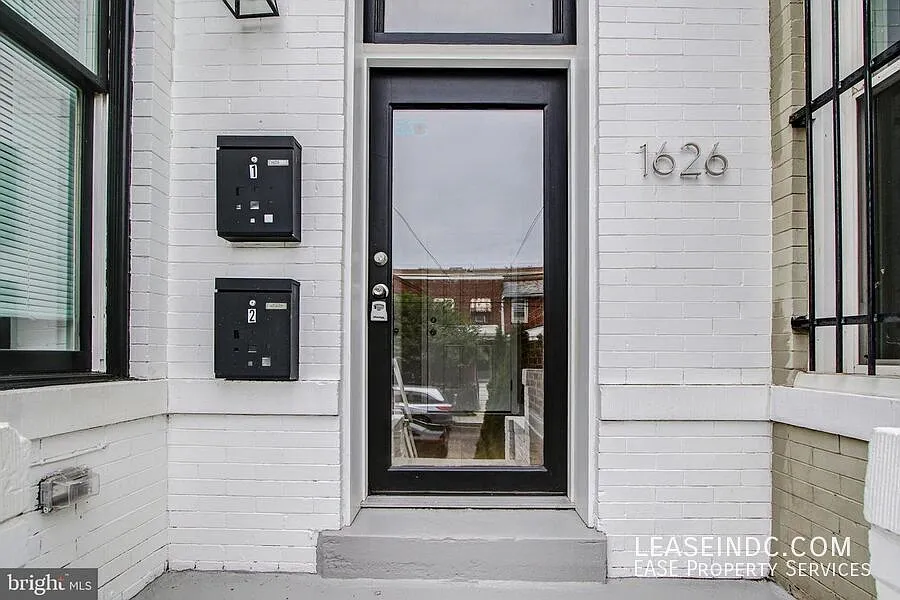 2 bed, 843 sqft, $3,000 — Photo 2